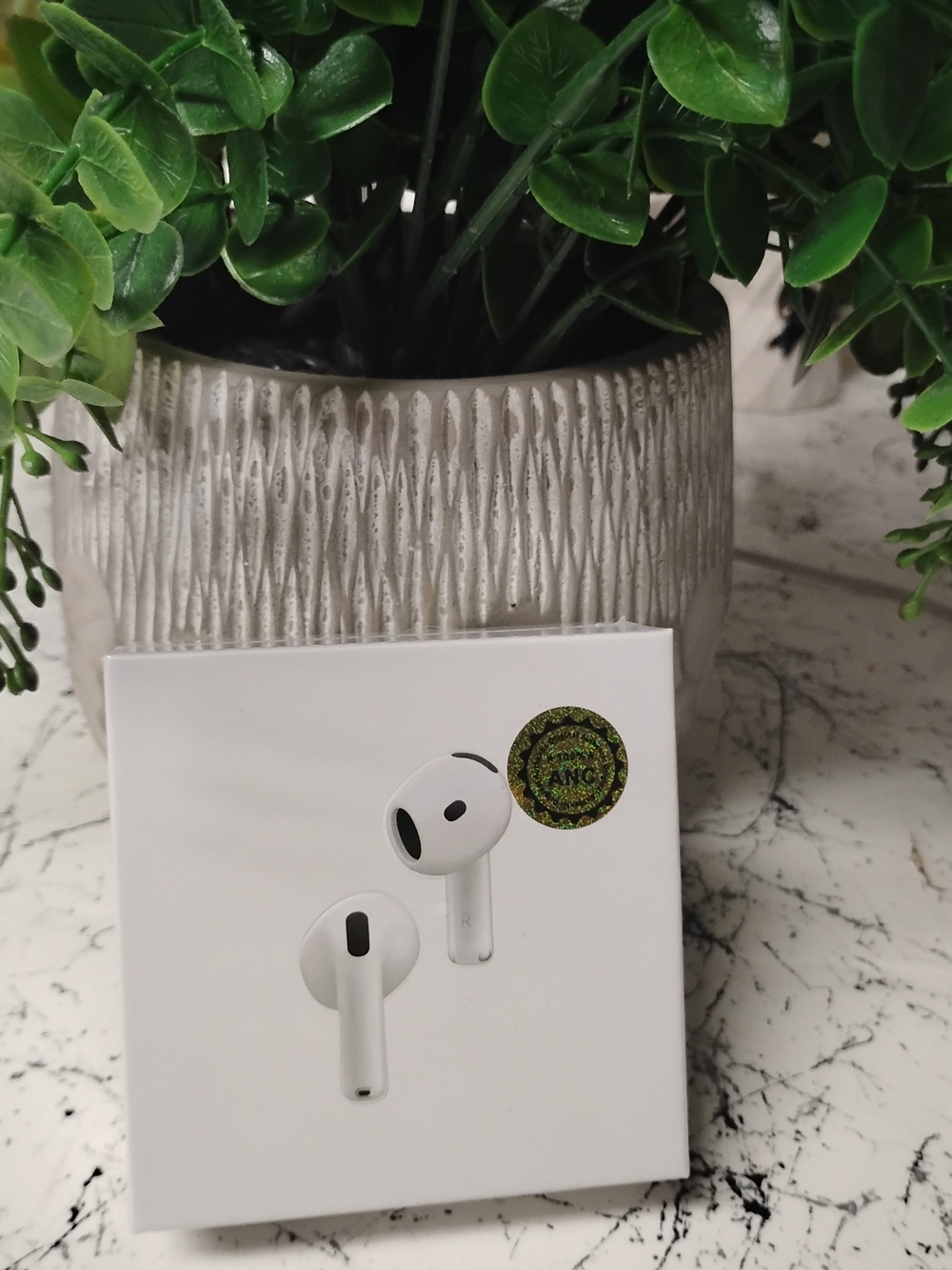 Apple White Wireless Earbuds with Charging Case